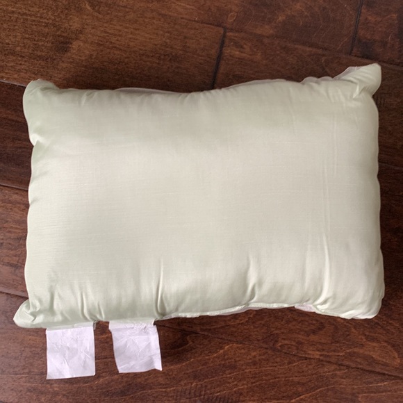 NWT Decorative Accent Pillow - Picture 7 of 11